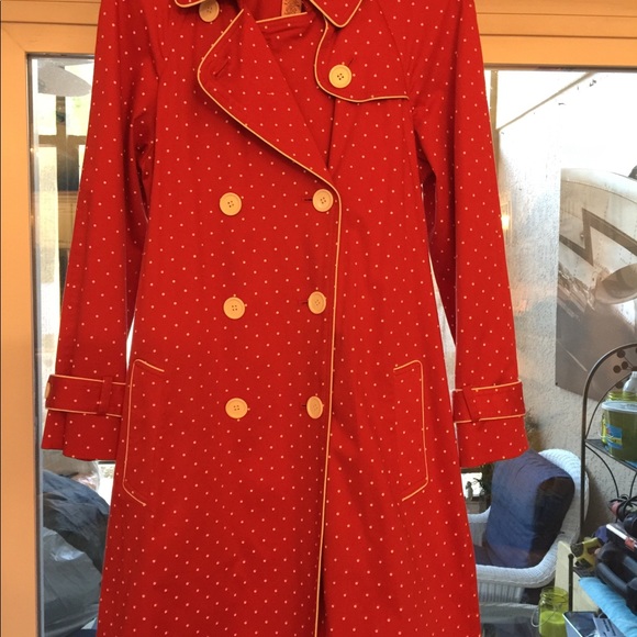 Bandolino Jackets & Blazers - BANDOLINO RED & WHITE POKI-DOT ALL WEATHER COAT
